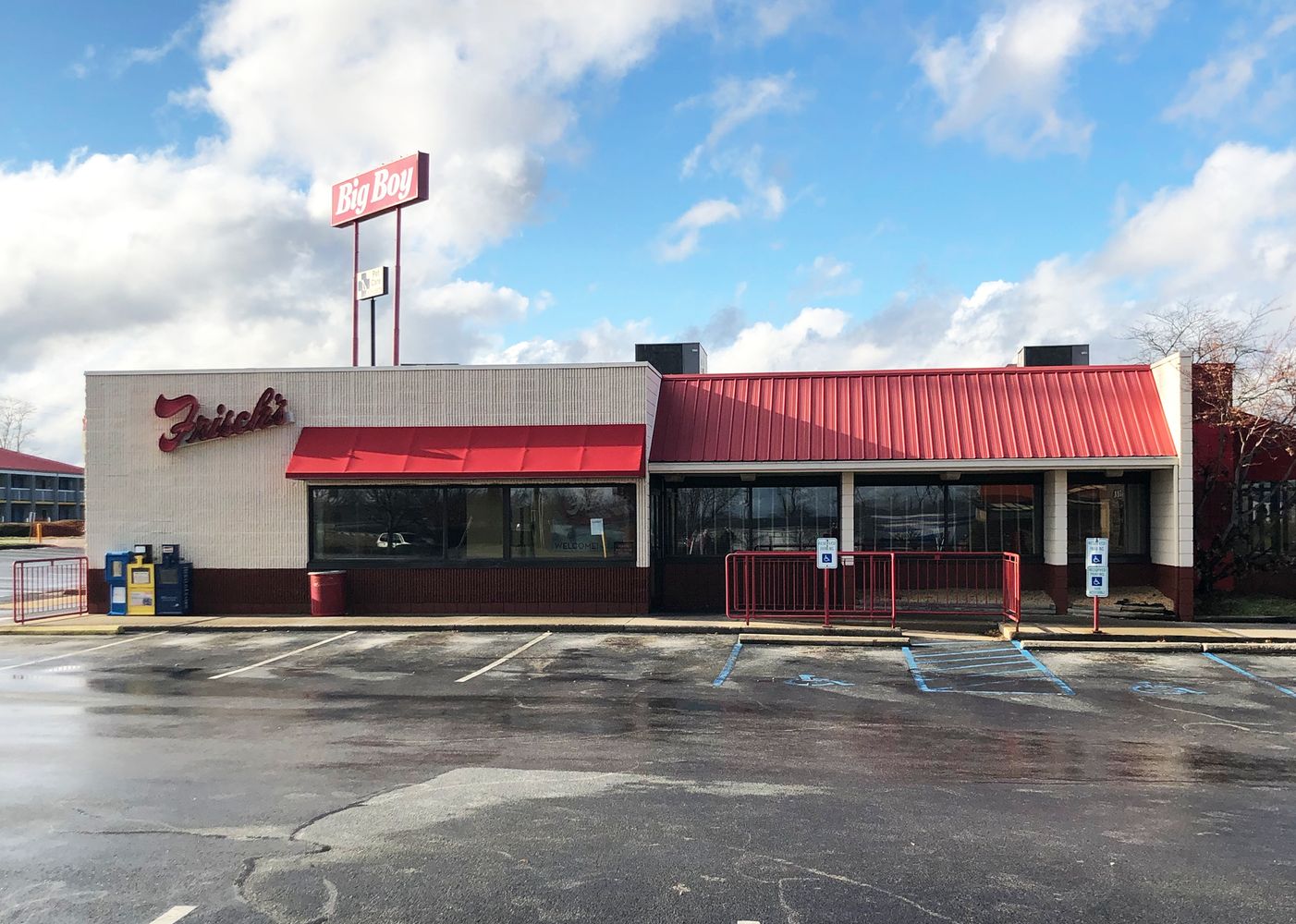 Freestanding Restaurant: 136 N Keeneland Dr, Richmond, KY 40475